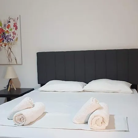 Olive Apartment- Athens Center, 4 Bd, 1.5 Bath Экстерьер фото