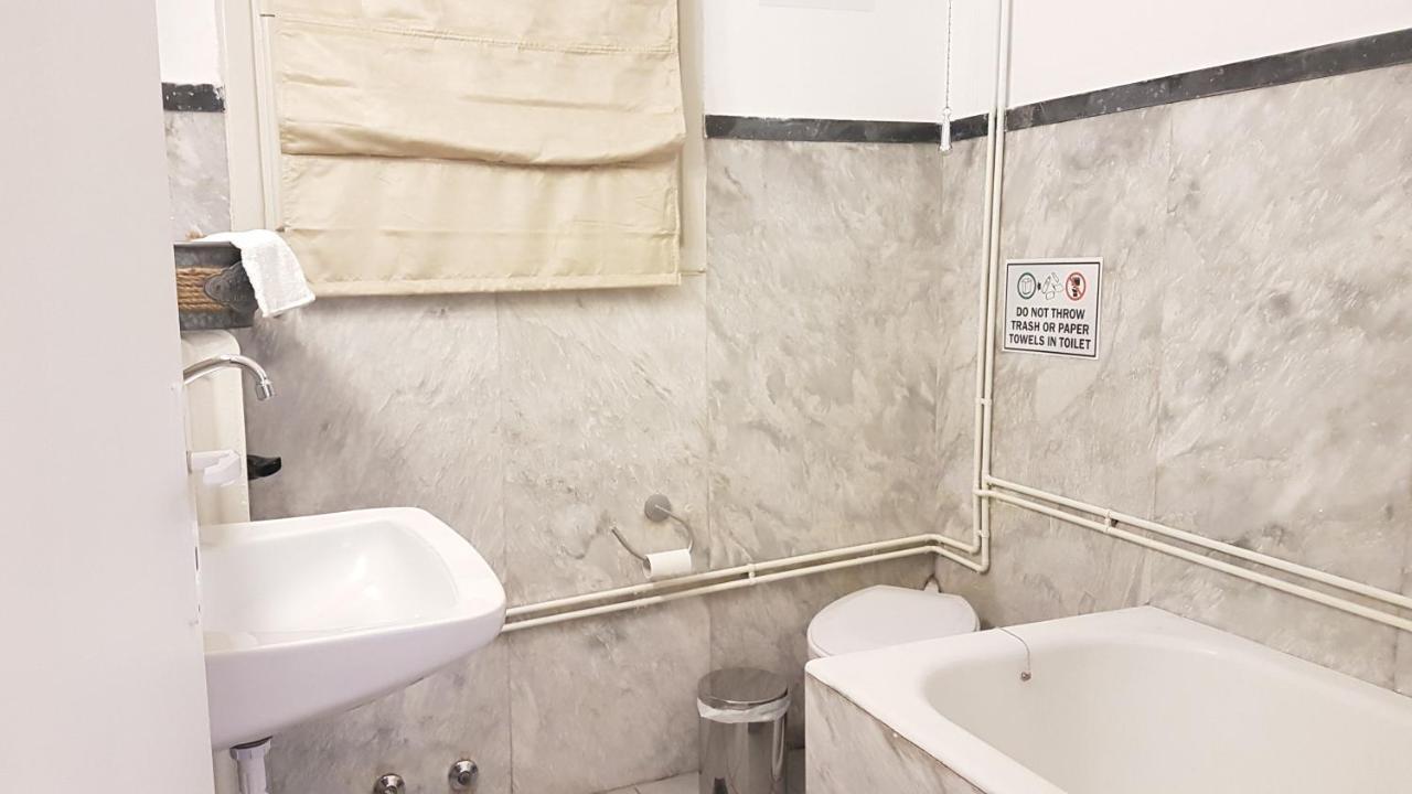 Daire Olive Apartment- Center, 4 Bd, 1.5 Bath