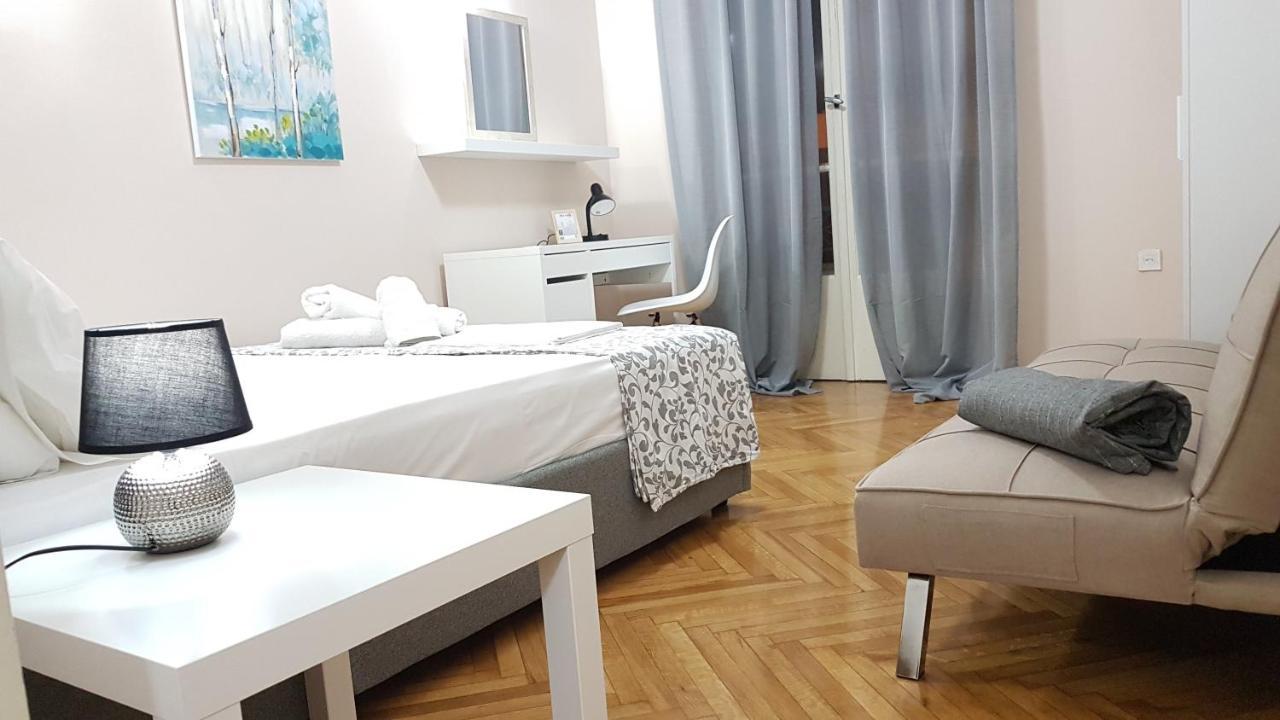 Olive Apartment- Center, 4 Bd, 1.5 Bath * Atina