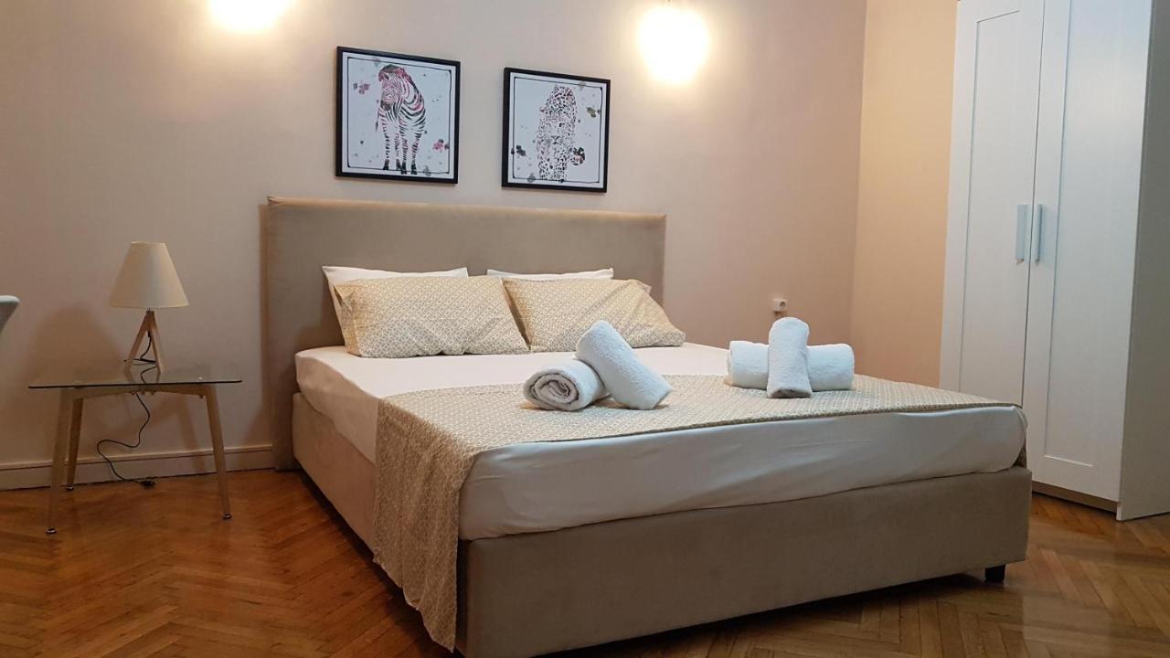 Olive Apartment- Center, 4 Bd, 1.5 Bath Daire