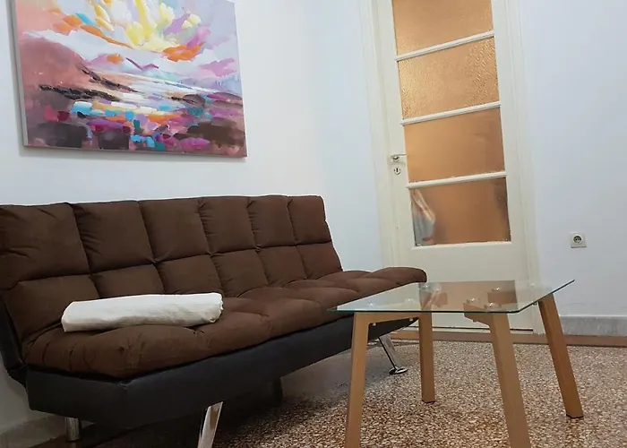 Olive Apartment- Athens Center, 4 Bd, 1.5 Bath