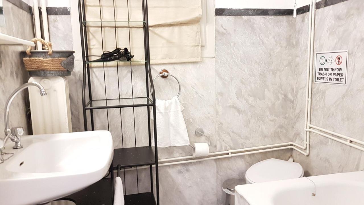 Olive Apartment- Center, 4 Bd, 1.5 Bath Apartment