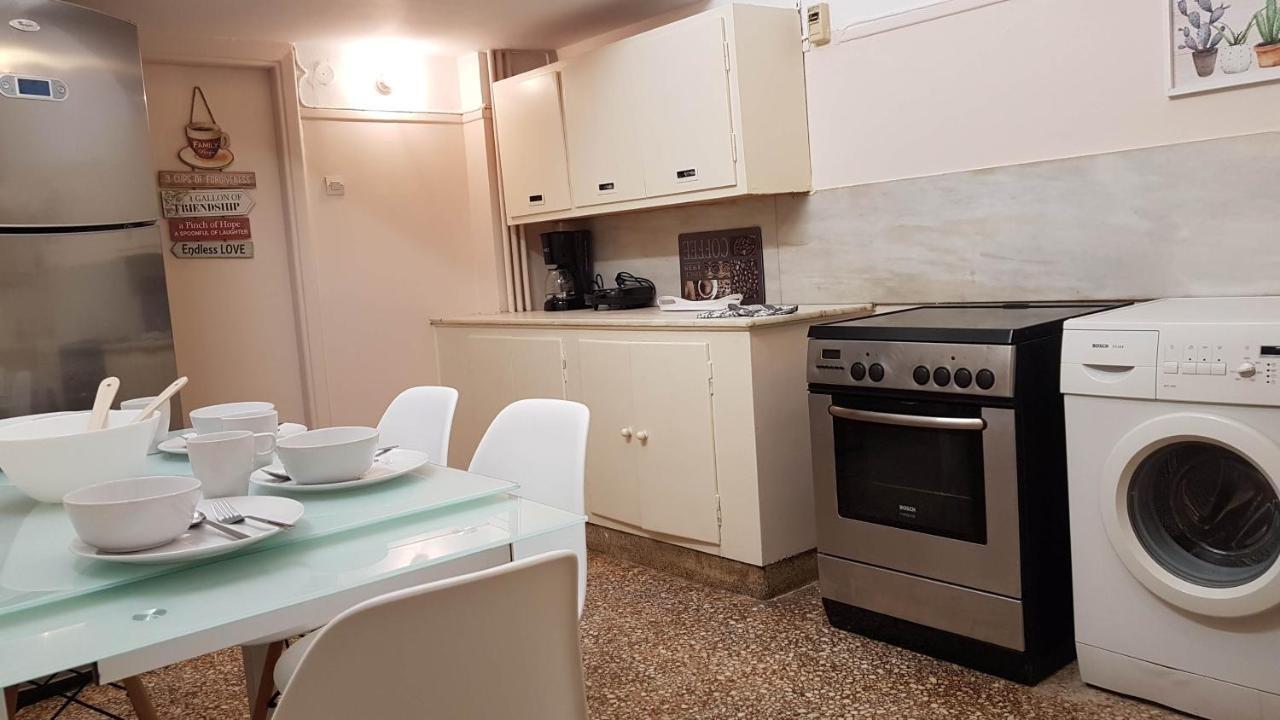 Apartment Olive Apartment- Center, 4 Bd, 1.5 Bath *